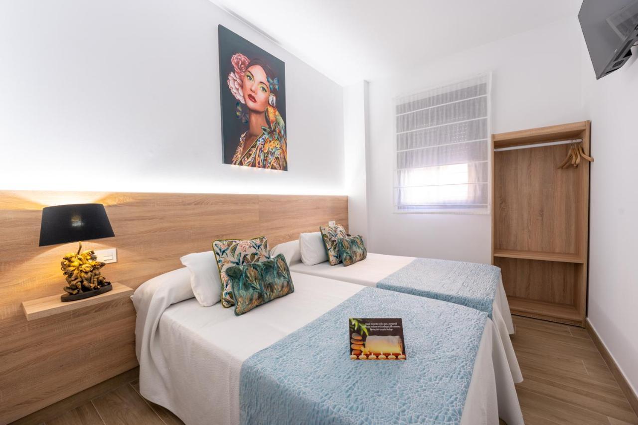 מאלגה Hostal Romerito מראה חיצוני תמונה